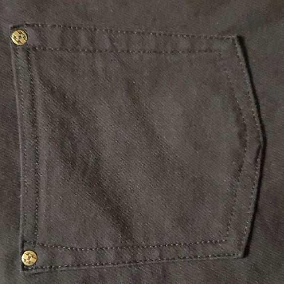 Hue - Black Capri Leggings - 2-Pair Bundle 🥳 - Picture 3 of 3